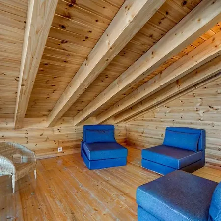 Newly Renovated Chalet Up To 12 Guests With Jacuzzi & Sauna *